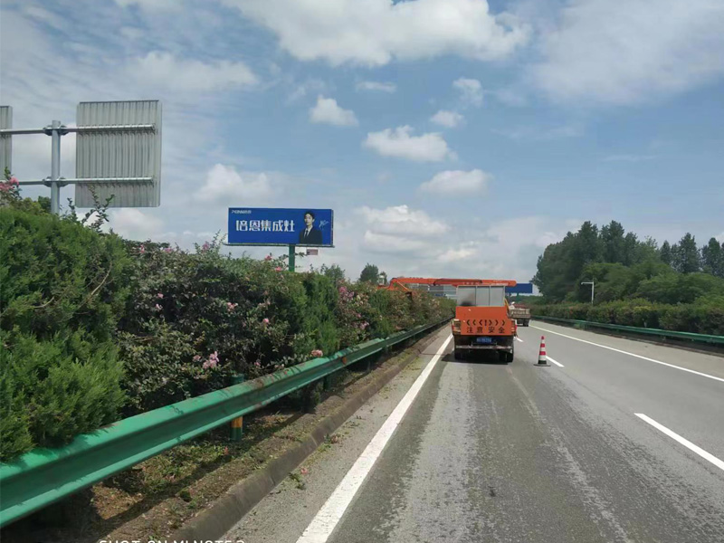 吉林高速公路綠籬修剪機(jī)可以修剪什么東西？